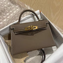 Elegant Black Leather Handbag – Classic Luxury Women’s Tote