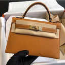 Elegant Black Leather Handbag – Classic Luxury Women’s Tote